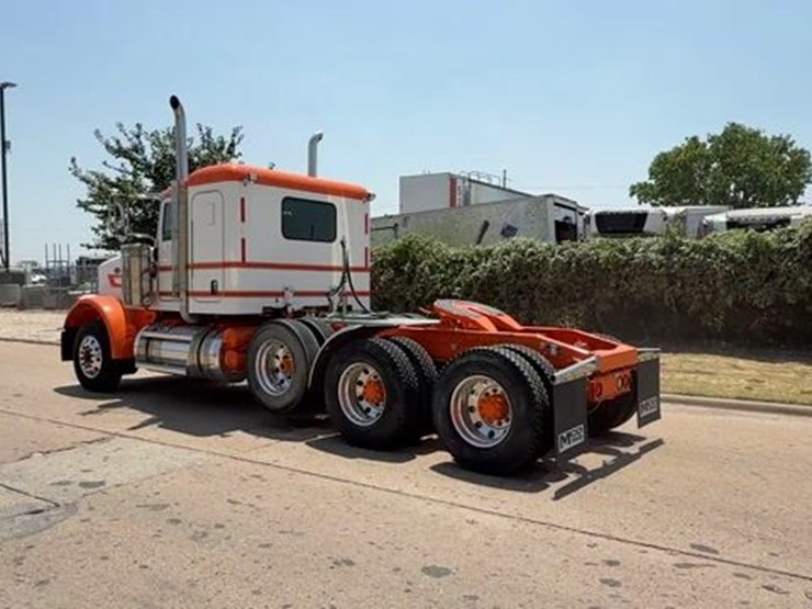 2013-peterbilt-367-image-1
