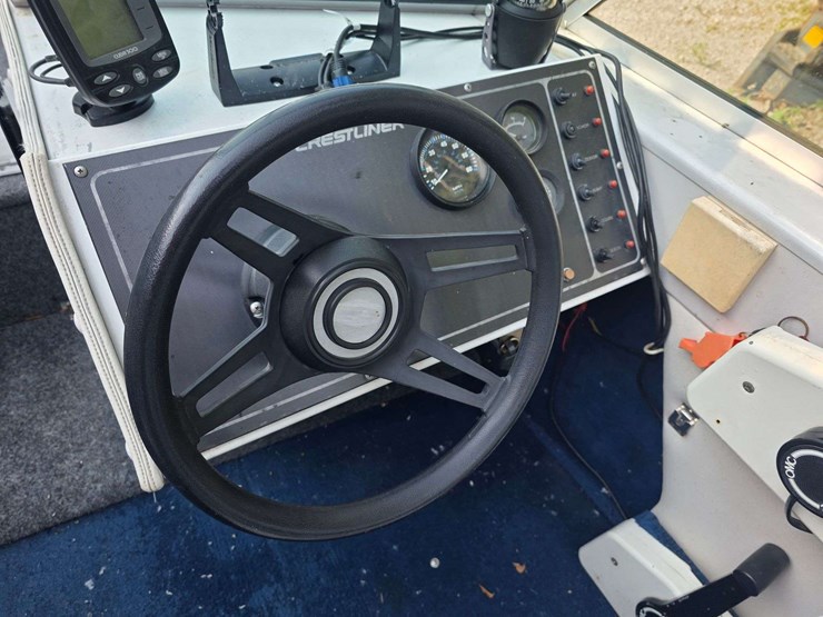 1990-crestliner-phantom-18’-boat-with-120hp-2-stroke-johnson-outboard-motor-and-15hp-johnson-kicker-image-39