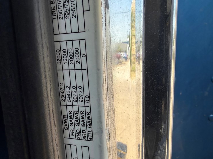 2006-peterbilt-379-image-17