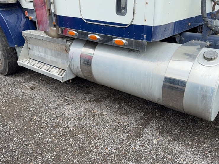 2018-kenworth-t800-image-12