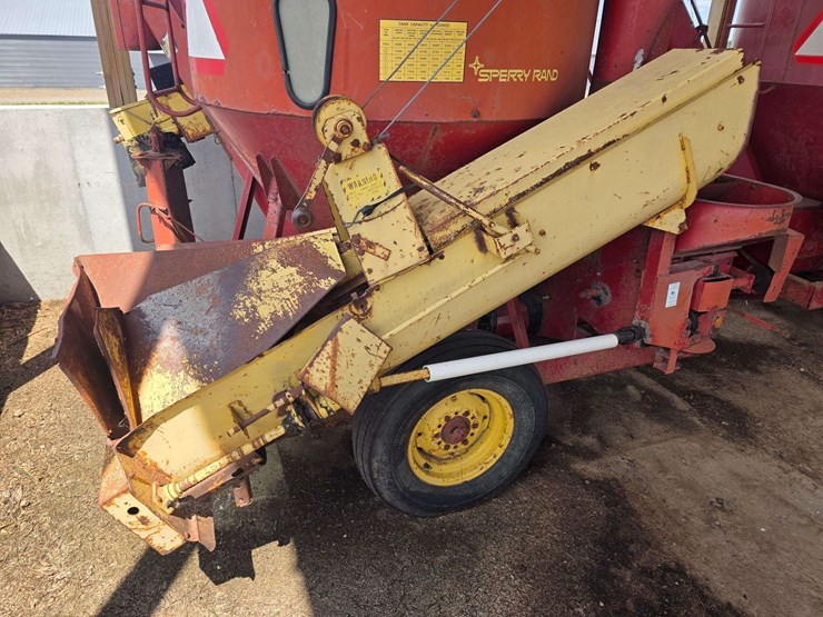new-holland-352-image-3