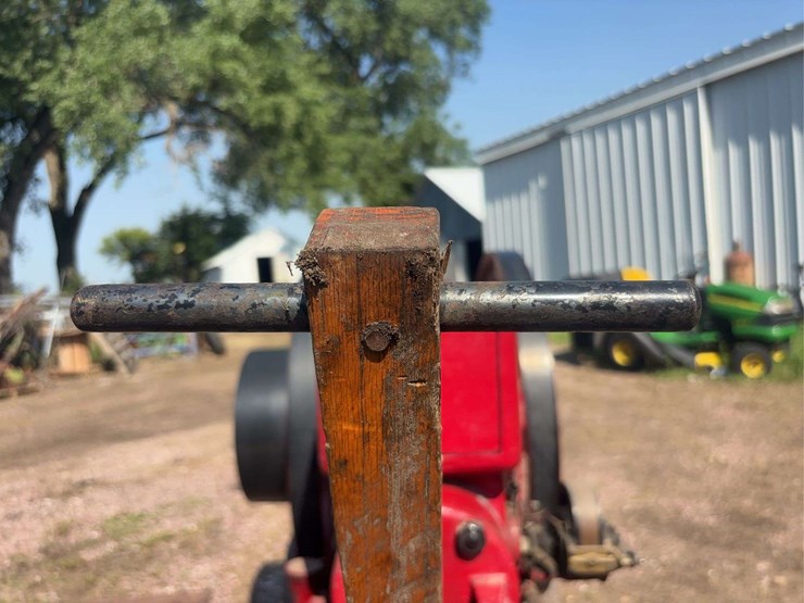 economy-7-horse-hit-and-miss-engine,-cart,-and-original-base-image-37
