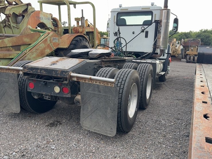2013-caterpillar-ct660-image-8