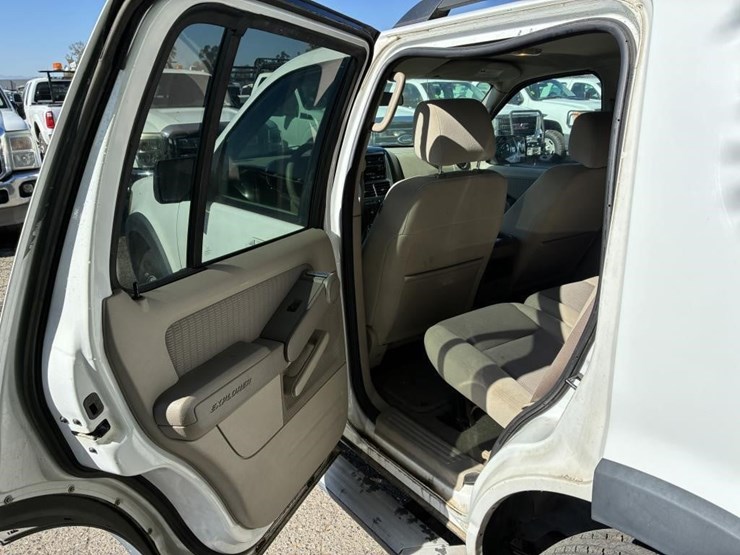 2007-ford-explorer-image-13