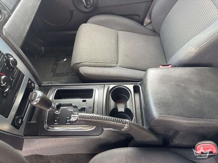 2010-jeep-commander-image-15