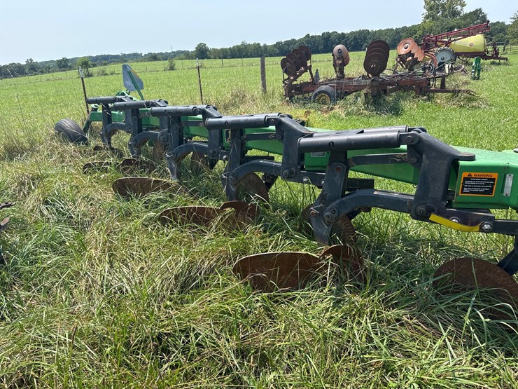john-deere-2810-image-3