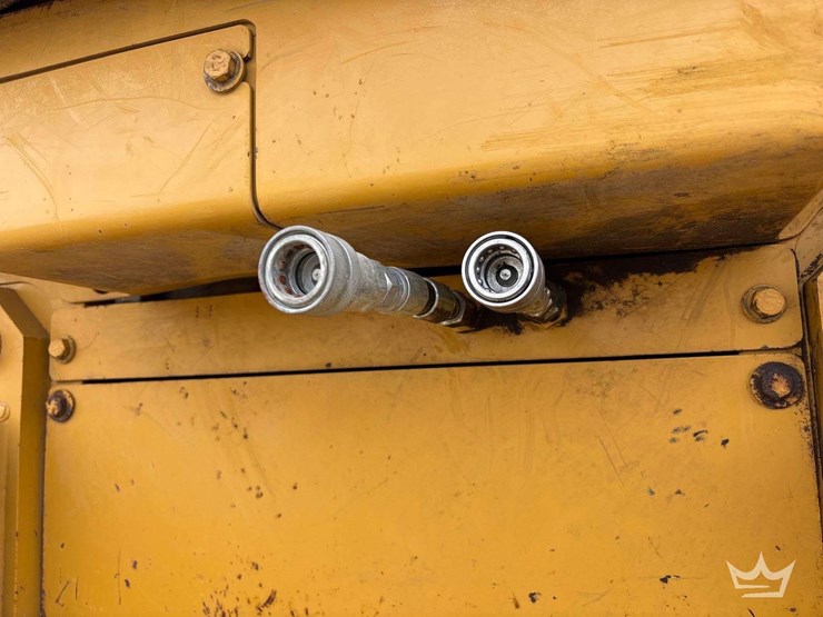 2015-caterpillar-d6k2-lgp-image-18