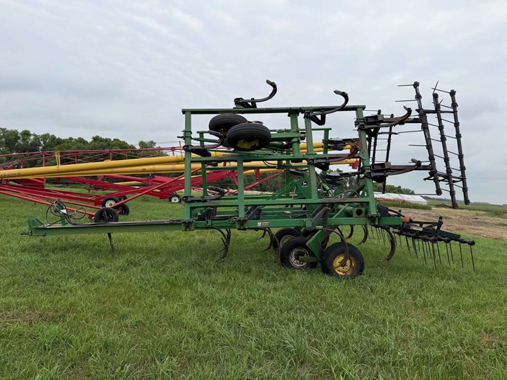 john-deere-680-image-9