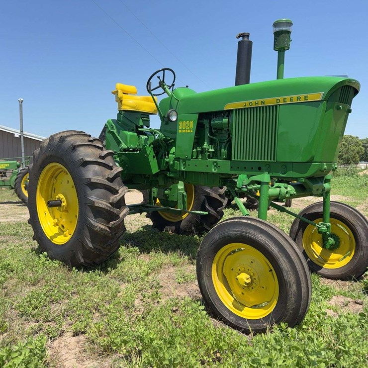JOHN DEERE 3020