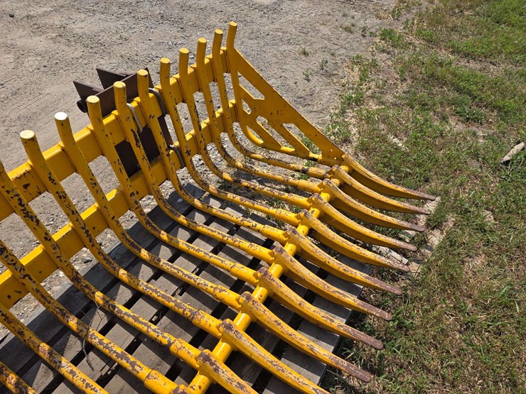 shoule-hb-7-rock-fork,-has-bolt-on-mounts,-84”-wide,-1-3/8”-round-bar-tine,-5”-spacing,-heavy-duty,-image-12