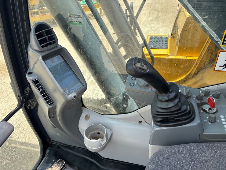 2023-deere-210-p-tier-image-14