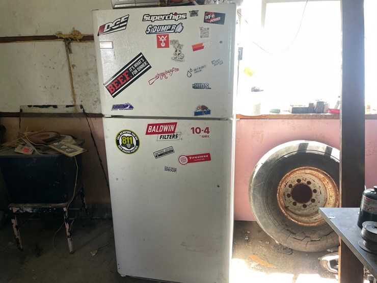 #4711-•-frigidaire-fridge-and-freezer-image-6
