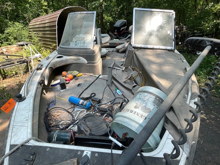 #7002-•-2004-crestliner-2050-sportfish-boat-&-trailer-(mn-title-in-delay)-image-22