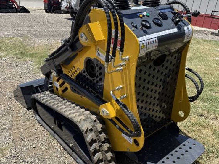 #240-•-mini-skid-steer-stand-on-loader---ssl60---gas-image-7