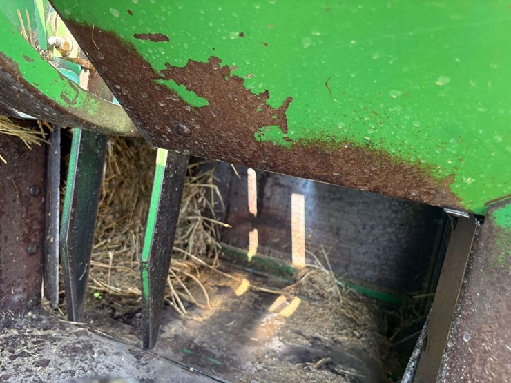 john-deere-336-image-37