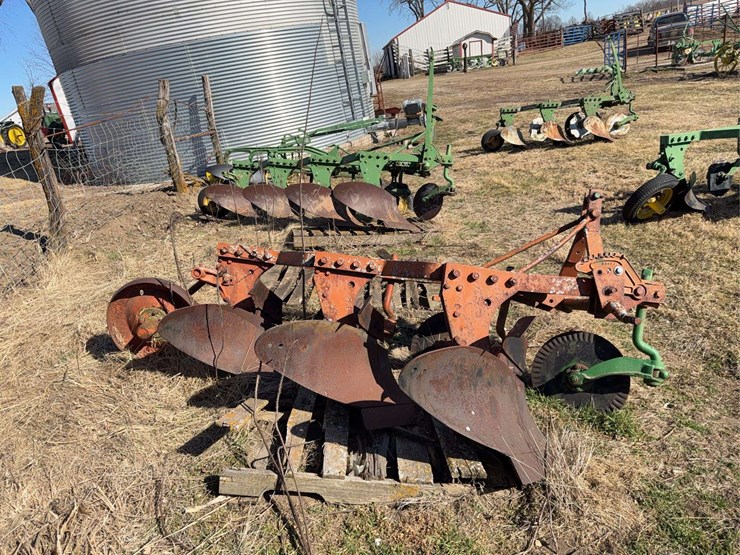john-deere-three-point-three-bottom-plow-image-2