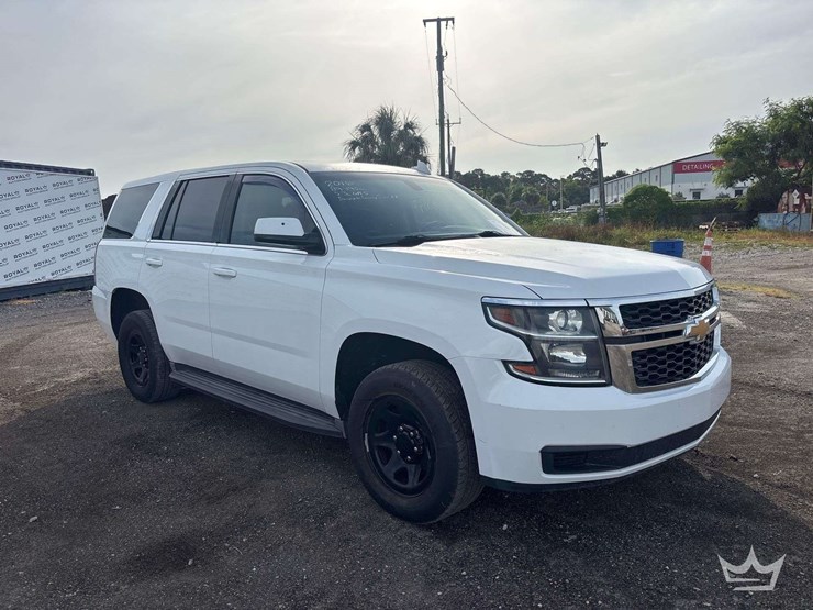 2016-chevrolet-tahoe-image-2