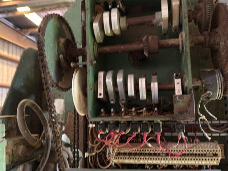 #104-•-4-headblock-hmc-ag-50bd-right-hand-carriage-and-track-frame-image-15