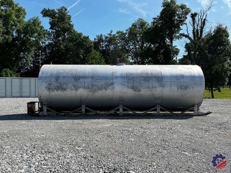10k-gallon-/-off--road-diesel-fuel-tank-image-8
