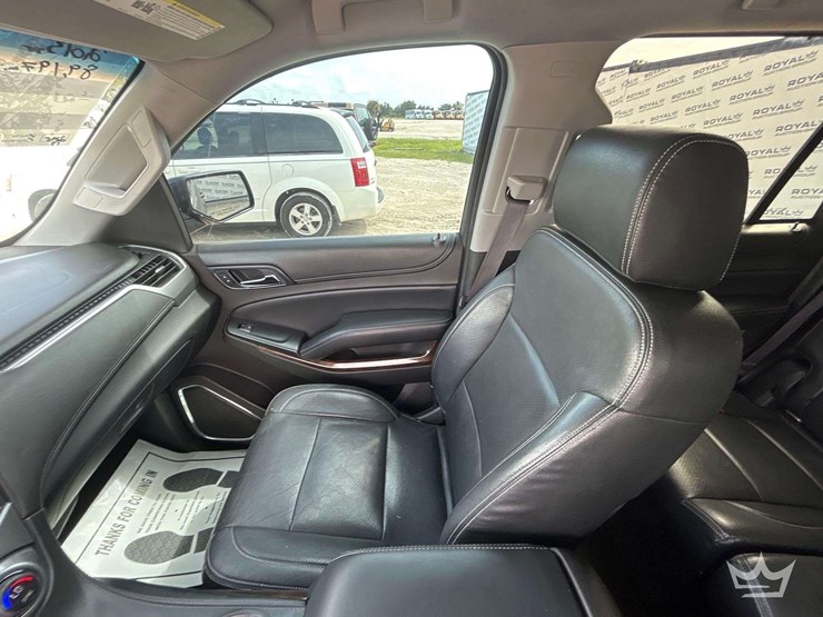 2015-chevrolet-tahoe-image-19
