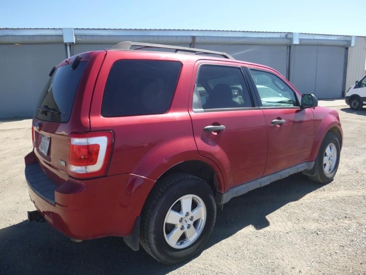 2011-ford-escape-image-3