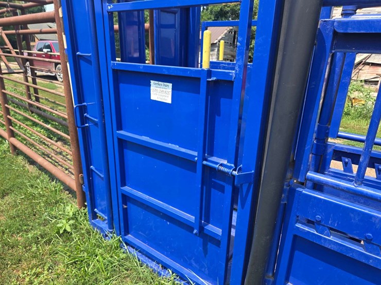 spanier-welding-deluxe-cattle-chute.-per-seller:-this-chute-is-approximately-5-years-old-and-is-in-g-image-14