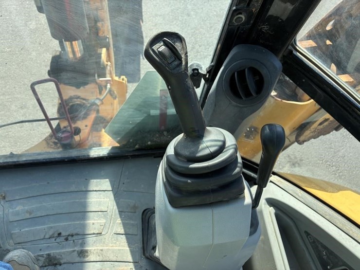 2008-caterpillar-430e-image-30