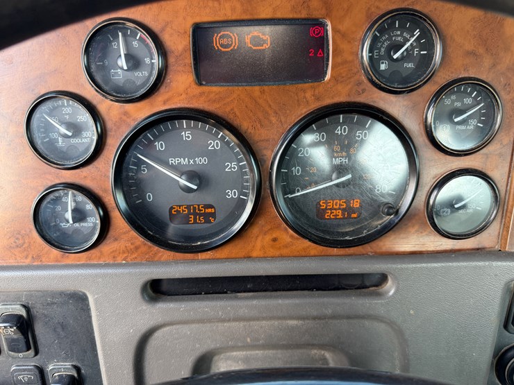 2009-peterbilt-367-image-22