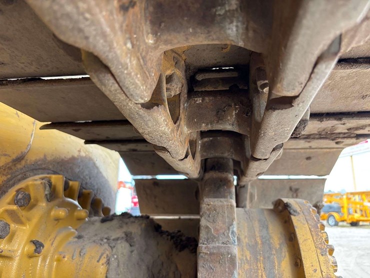 2015-caterpillar-d6k2-lgp-image-38