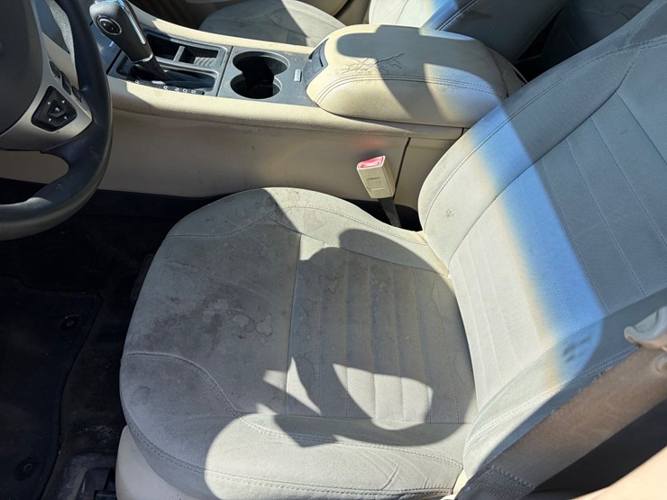 #2391-•-2016-ford-taurus-non-runner(wi-title)-image-9