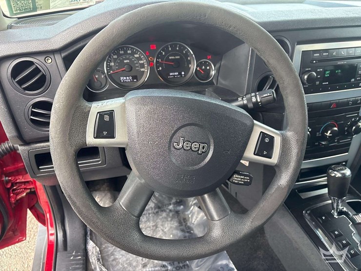 2010-jeep-commander-image-13