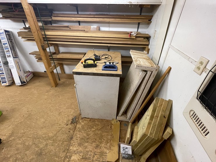 #7116-•-contents-of-wall-and-corner-image-2