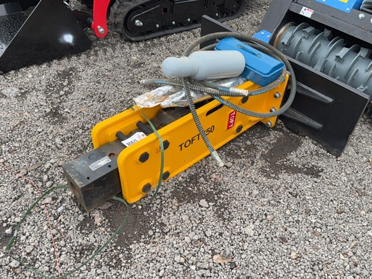 #2051-•-toft-750-skid-steer-hyd-breaker-image-1