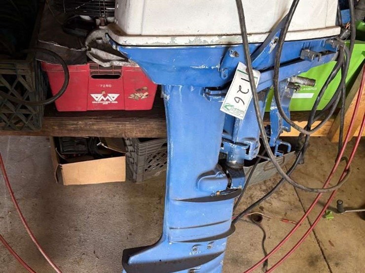 suzuki-dt-30-outboard-motor-image-2