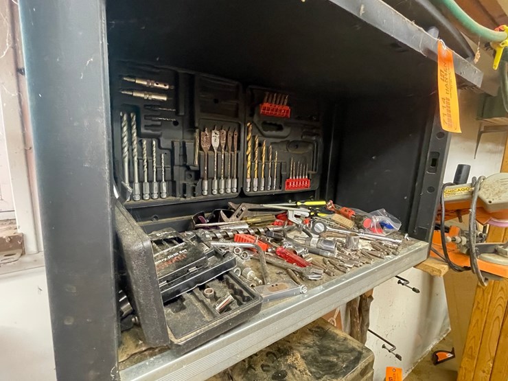 #7114-•-tool-chest-and-contents-image-2