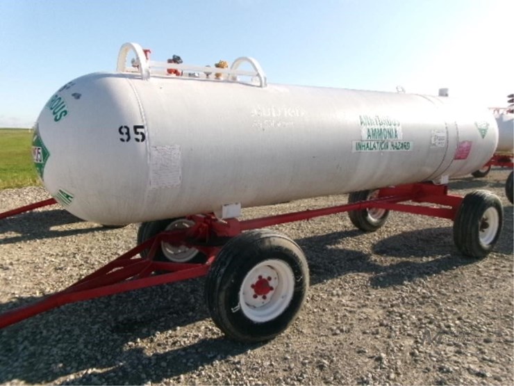anhydrous-tank-on-running-gear-image-2