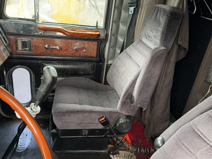 peterbilt-379-image-14