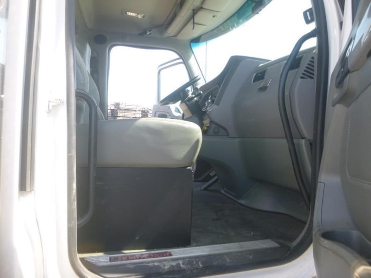 2017-kenworth-t880-image-13