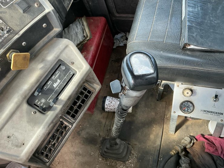 1994-mack-rd688s-image-16