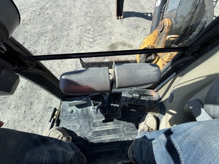 2011-deere-85d-image-33