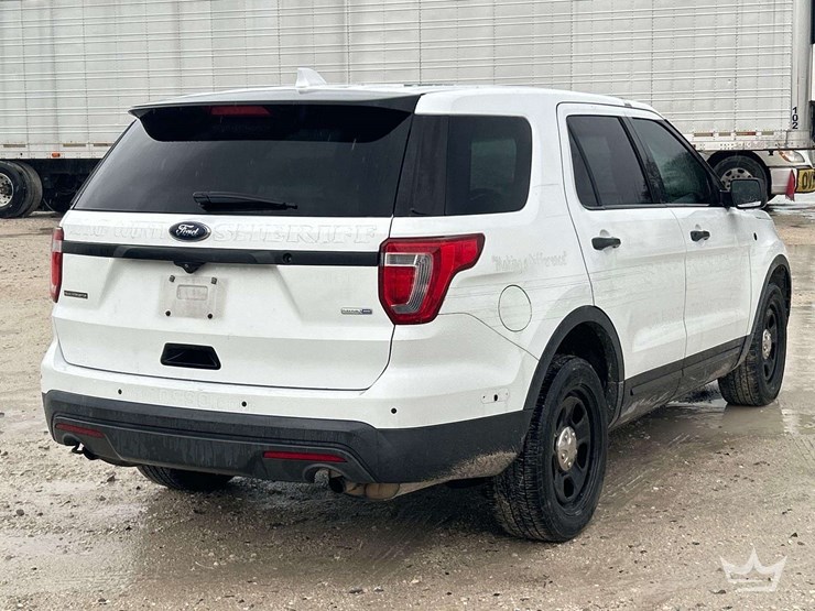 2016-ford-explorer-image-3
