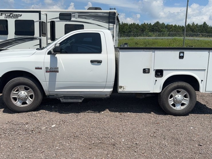 2018-dodge-2500-image-13