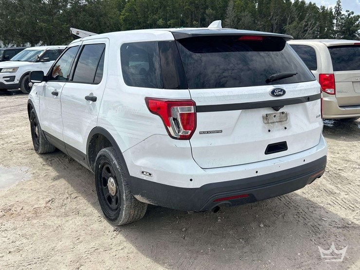 2016-ford-explorer-image-4