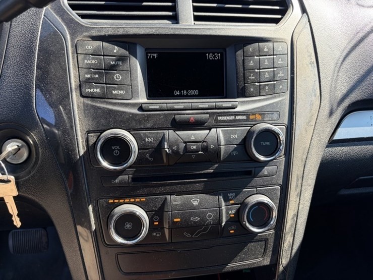 2018-ford-explorer-image-33