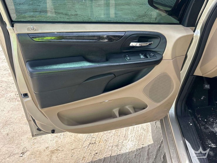 2013-dodge-grand-caravan-image-13