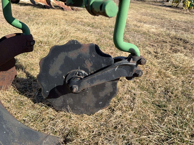 john-deere-three-point-three-bottom-plow-image-9