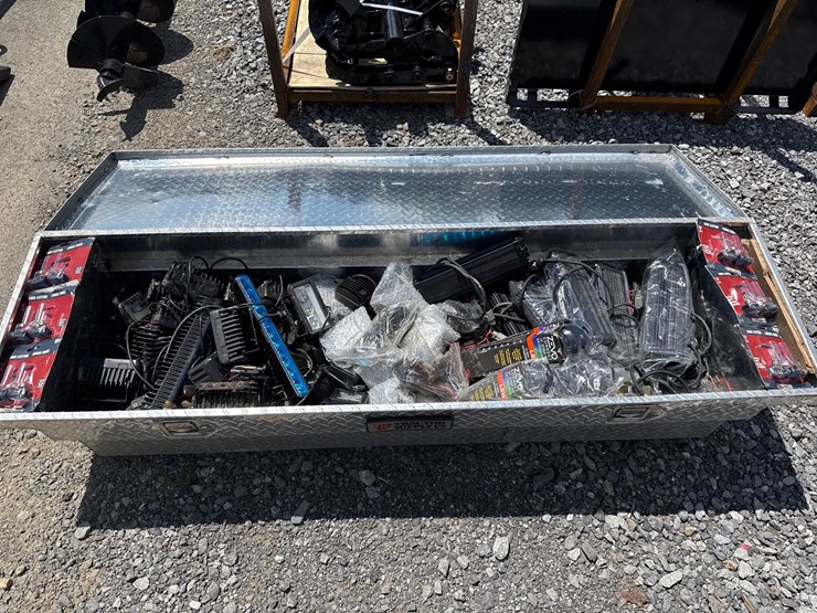 #6089-•-pickup-truck-toolbox-w/contents-image-2