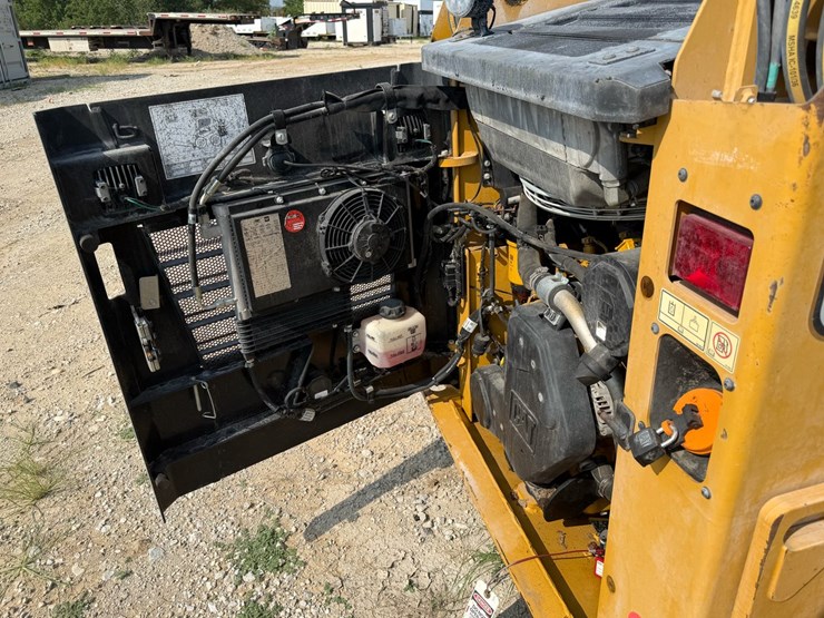 2021-caterpillar-226d3-image-15