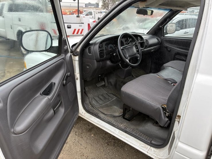 2001-dodge-ram-1500-image-11
