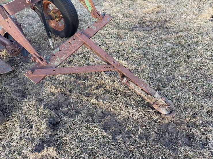 john-deere-pull-type-three-bottom-plow-image-14
